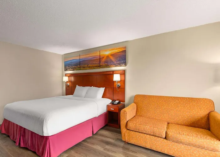 Days Inn By Wyndham Knoxville East