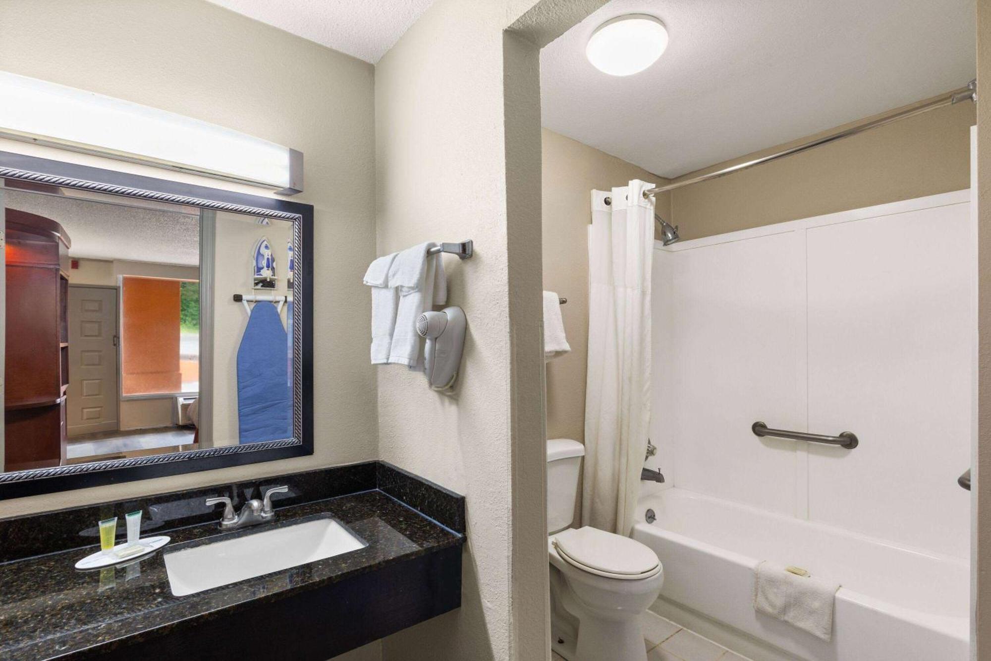 Days By Wyndham East 2* Knoxville