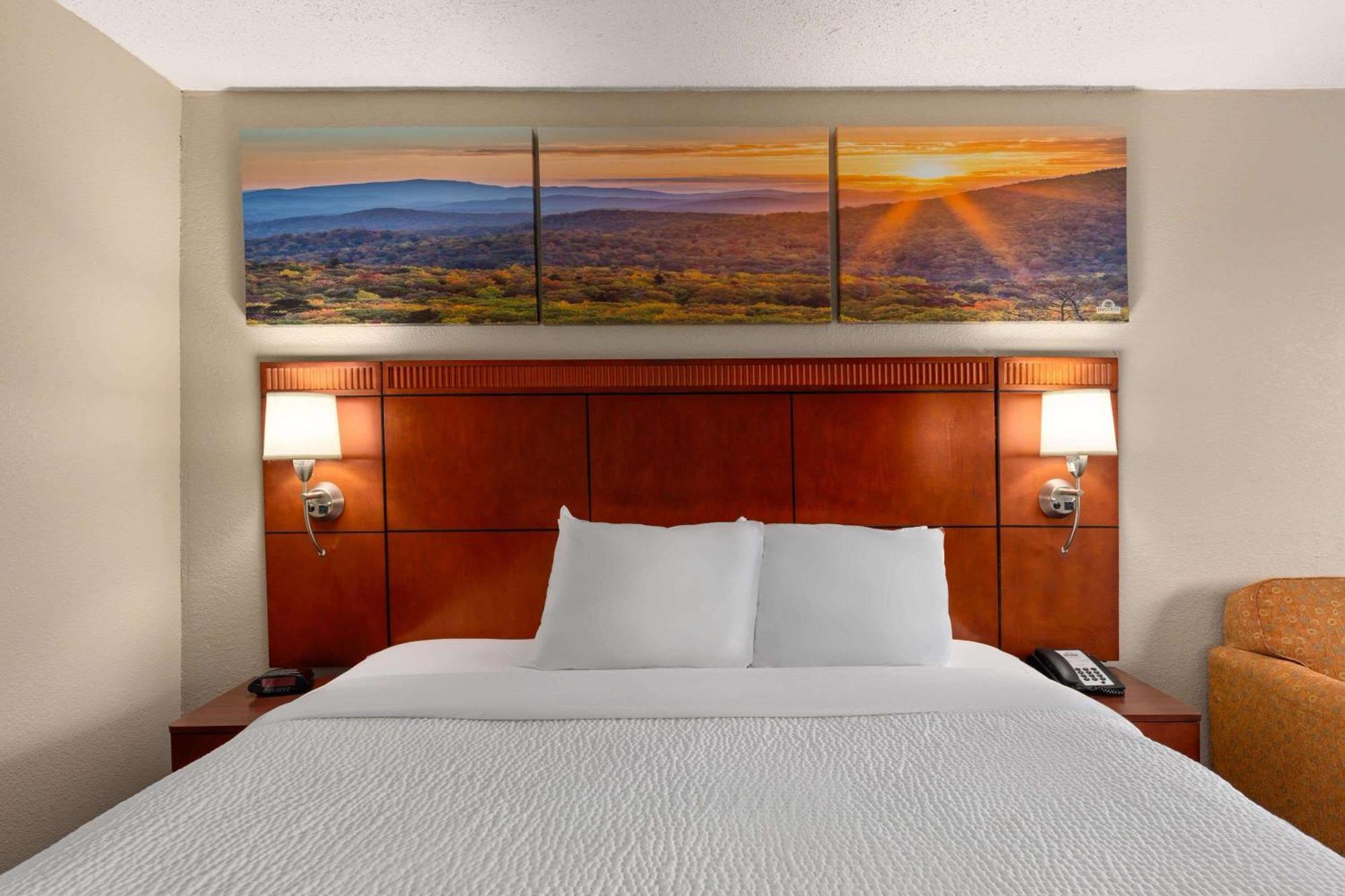 Motel Days By Wyndham East 2*