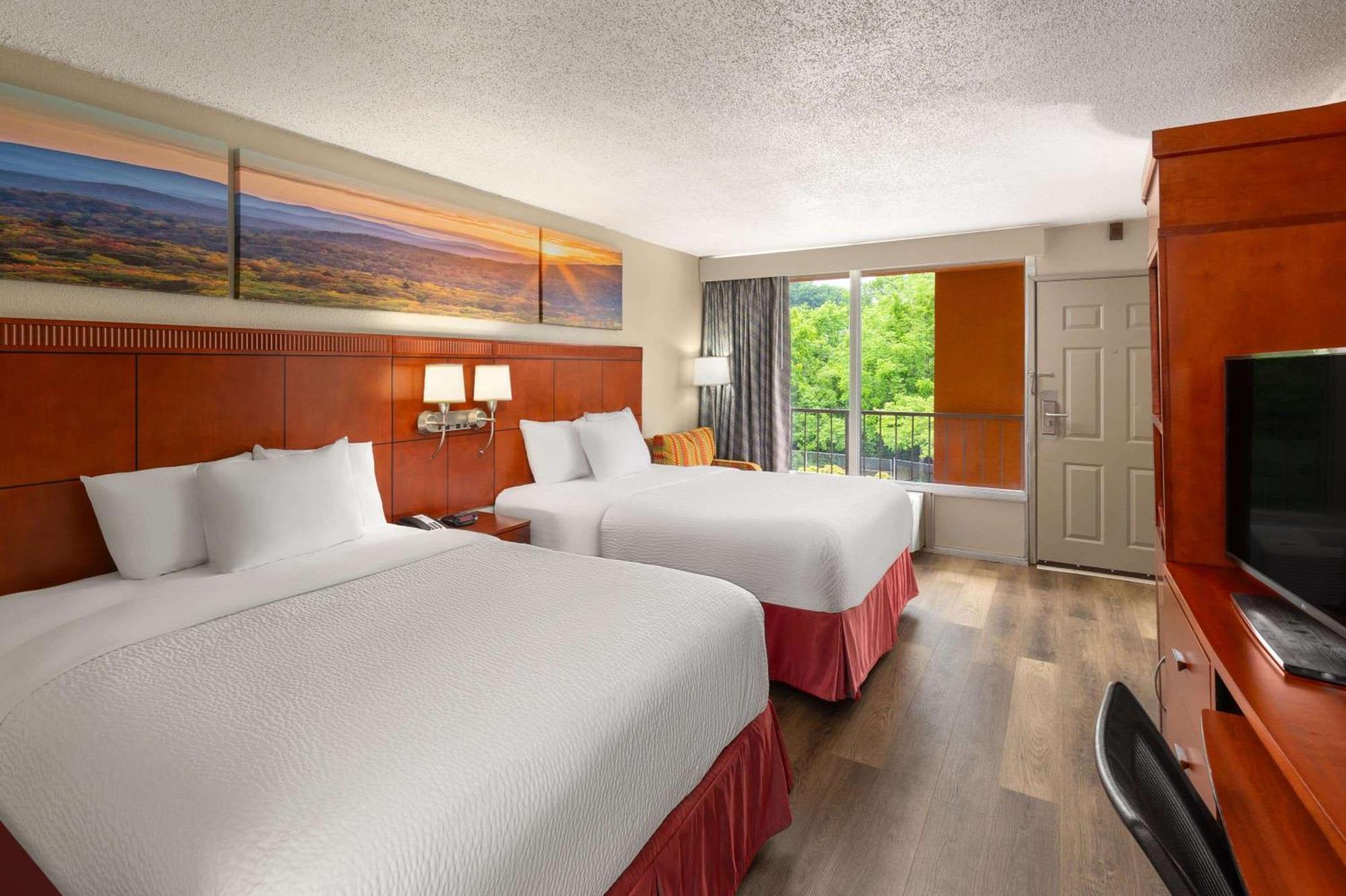 Days By Wyndham East Motel Knoxville