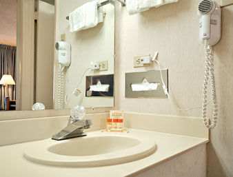 Days By Wyndham East 2*